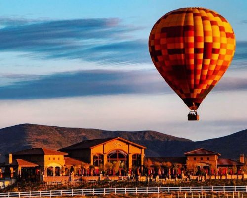 Monte-De-Oro-Winery-Beautiful-sunrises-with-the-hot-air-balloons